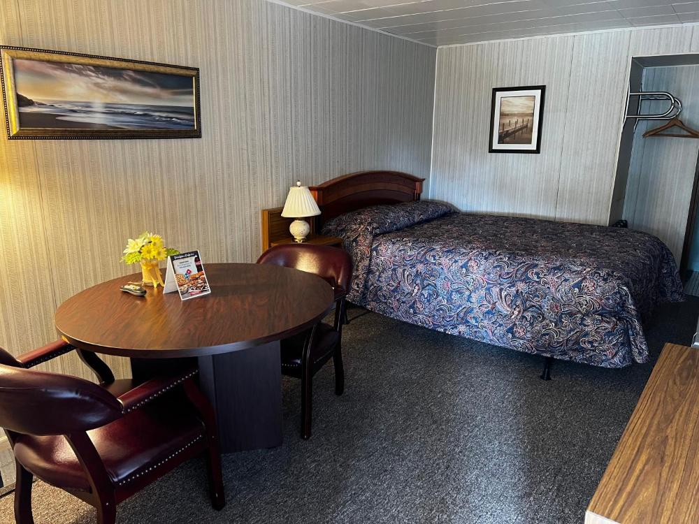 Queen Room interior